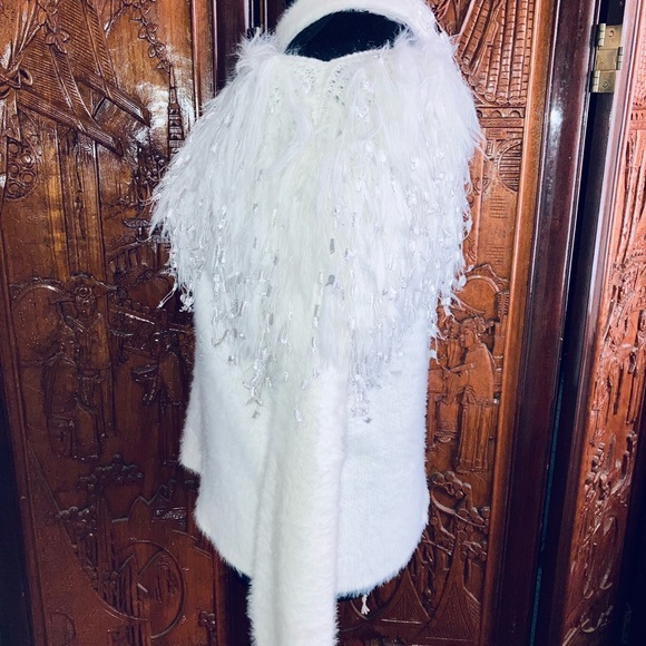 Main Strip warm fuzzy fringe sweater top - Picture 7 of 9